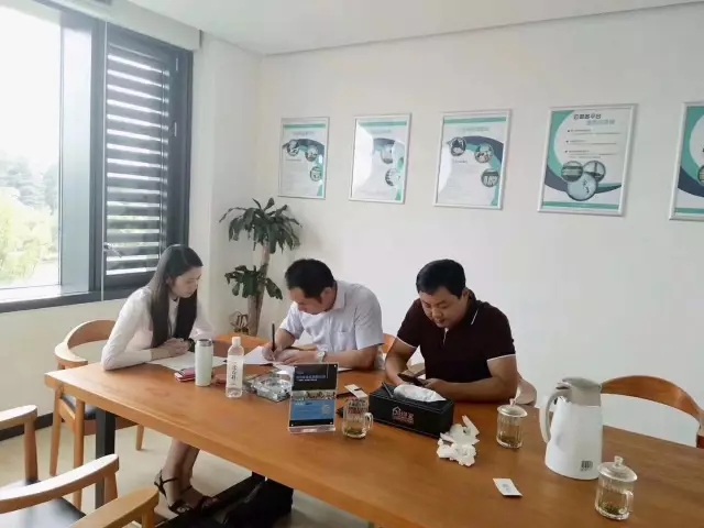熱烈祝賀姜總、胡總簽約創(chuàng)綠家河南省市級代理！