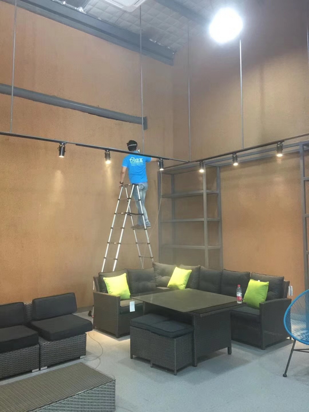樂富設計園在一個loft創意產業園中，2760多方的一個大項目歷經創綠家兩組工程師兩天兩夜的治理，典型loft式的裝修異味大大降低。樂富設計園的治理源于創綠家曾經為泰普森旗下一家子公司甲醛治理，治理完畢效果非常好，所以泰普森集團二次選擇我們治理。創綠家，值得您信任！