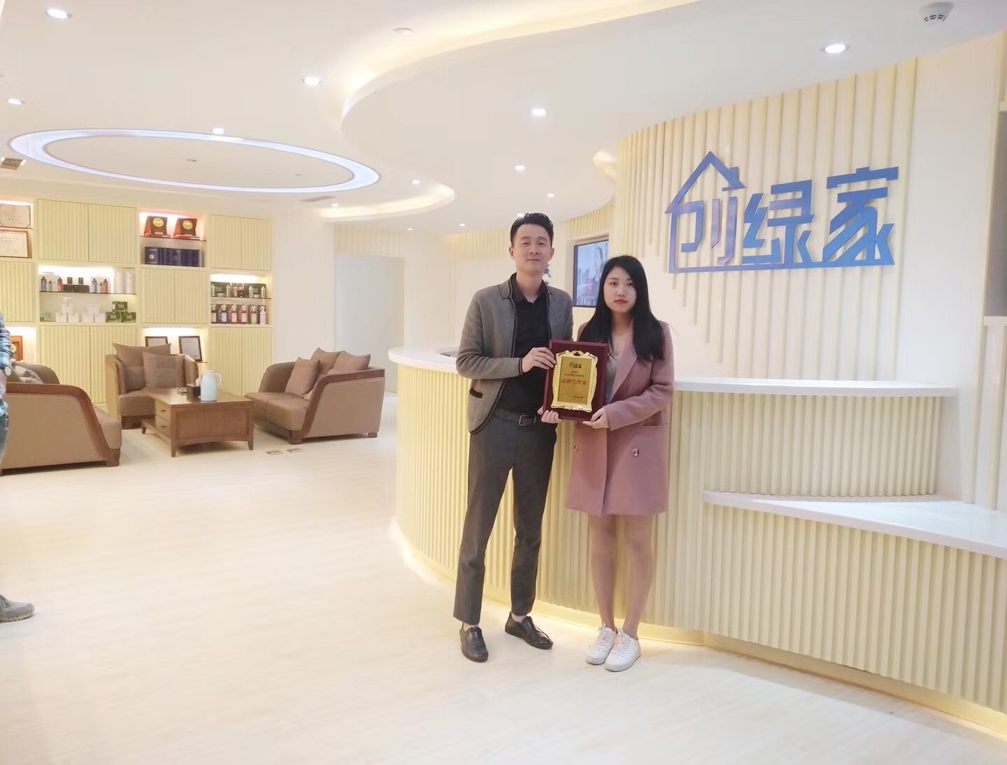熱烈祝賀錢(qián)總簽約創(chuàng)綠家浙江省縣級(jí)市代理！