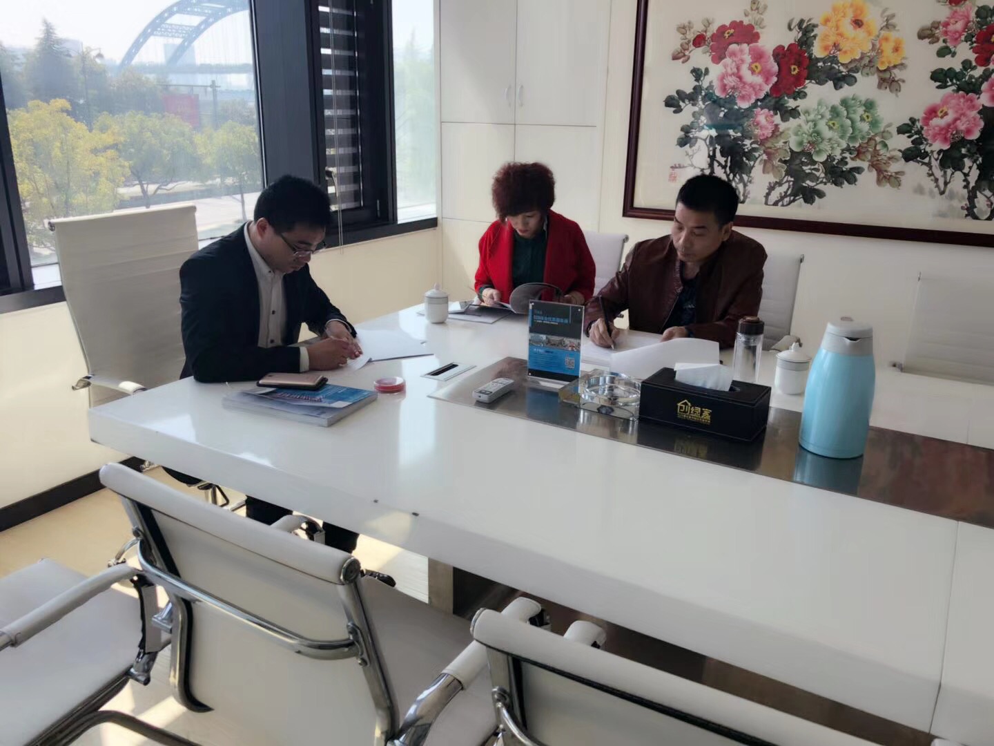 熱烈祝賀陳總夫婦簽約創綠家博爾塔拉蒙古自治州區級代理！