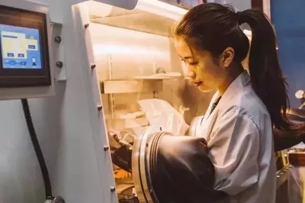 青春是用來奮斗的，除甲醛的青春最美麗！