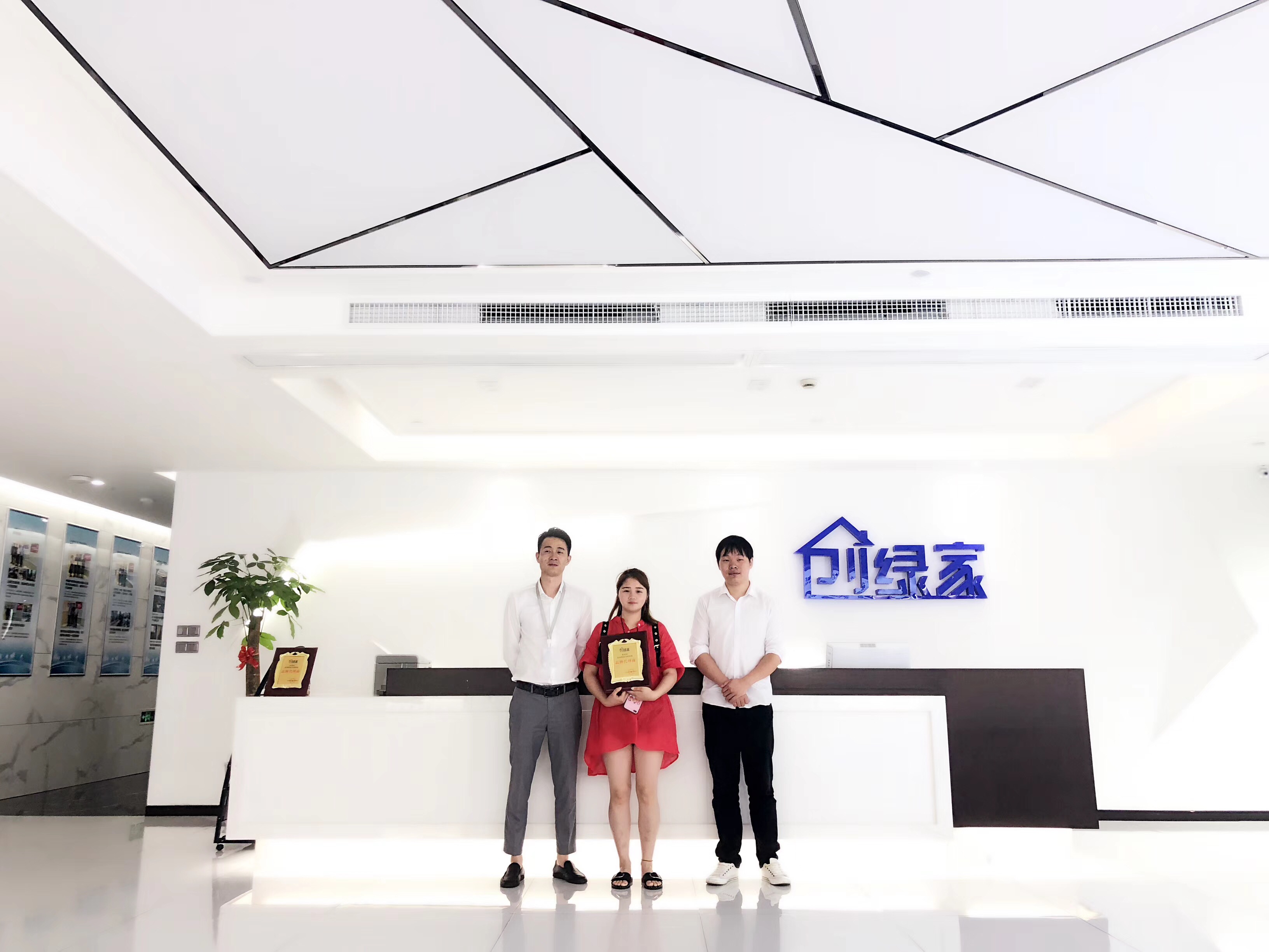 熱烈祝賀吳總團(tuán)隊(duì)簽約創(chuàng)綠家成都市區(qū)級代理！