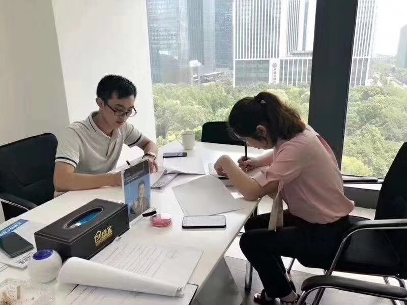 熱烈祝賀周總簽約創(chuàng)綠家重慶市區(qū)級代理！