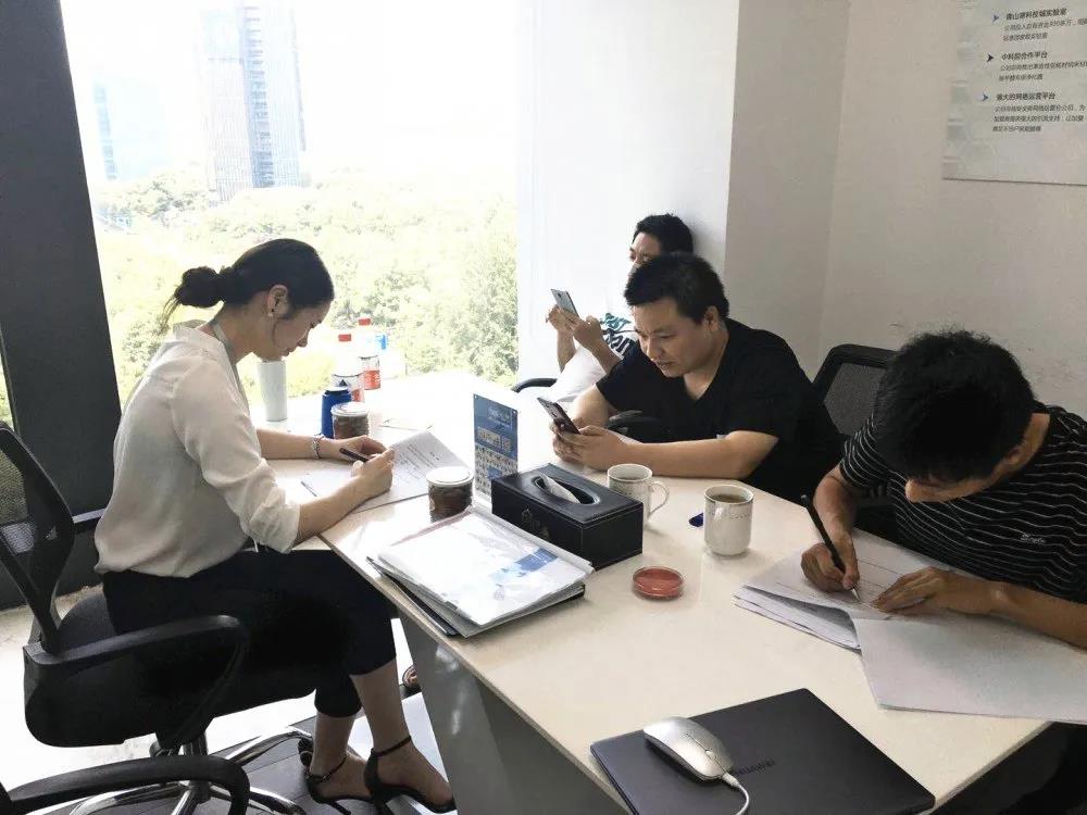熱烈祝賀余總曾總簽約創(chuàng)綠家浙江省衢州市區(qū)級代理！