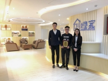 熱烈祝賀龍總、趙總簽約創綠家南京市區級代理！